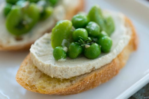 Bezelye Crostini